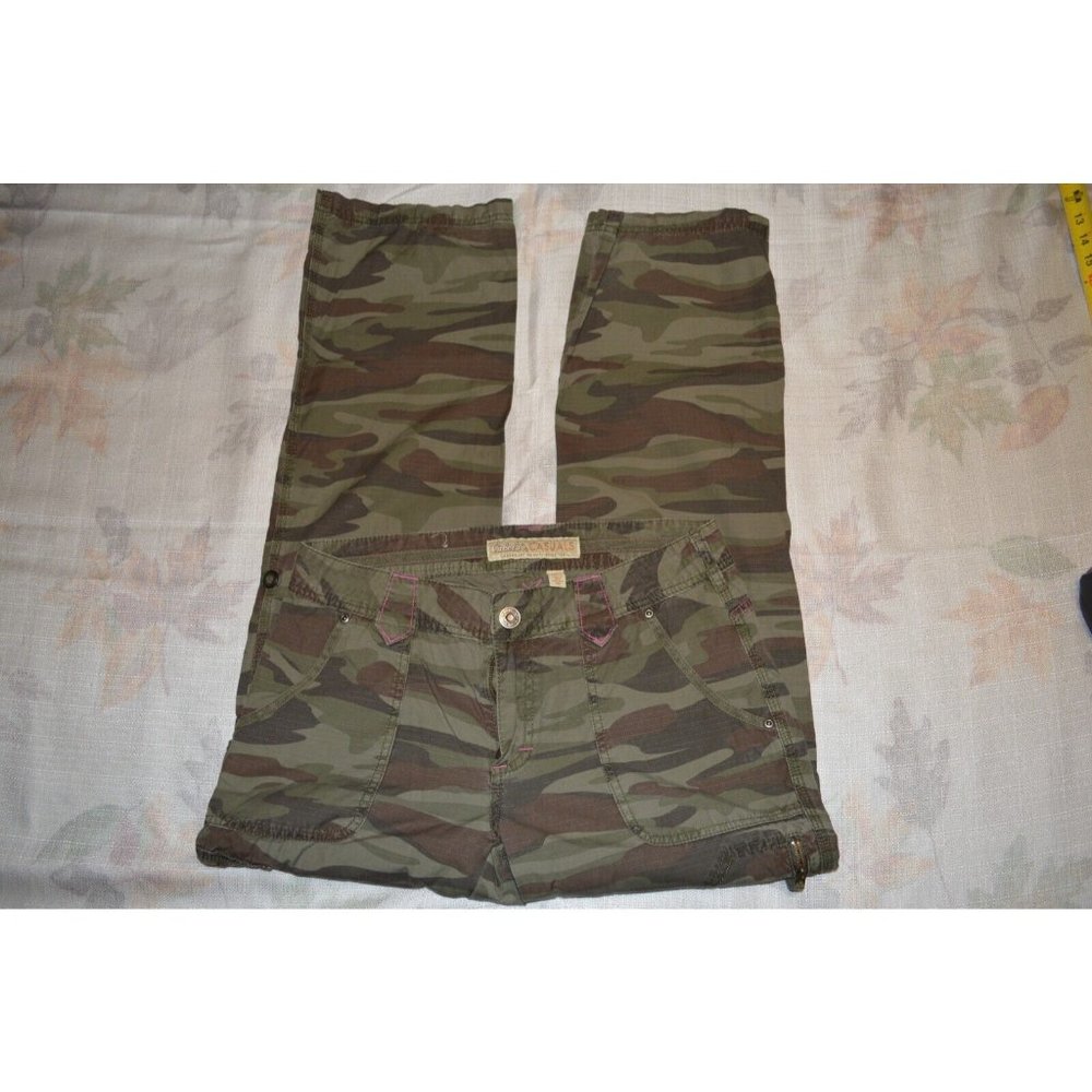 Cabelas Casuals Womens Cargo Pants Size 8 Green Camo Straight Pink Stitch (M)